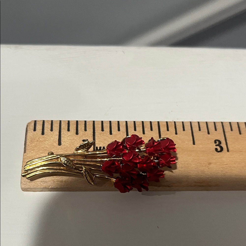 Elegant Red Roses Brooch Pin Bouquet of Roses